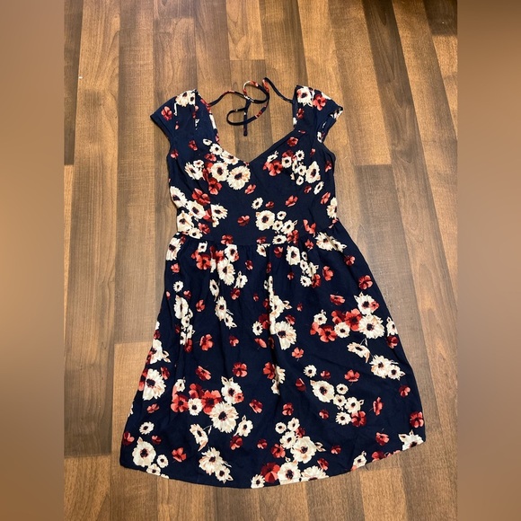 Hollister Blue
Fit and Flare Midi Dress V-Neck Sleeveless - Picture 6 of 12